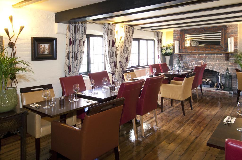 The Roundabout Hotel Pulborough Exterior photo
